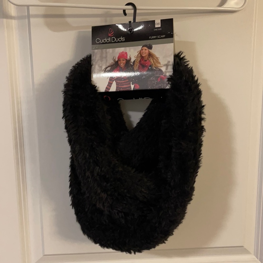 New Cuddl Duds Furry Scarf